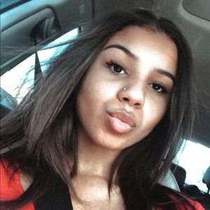 Meet your Posher, Elena